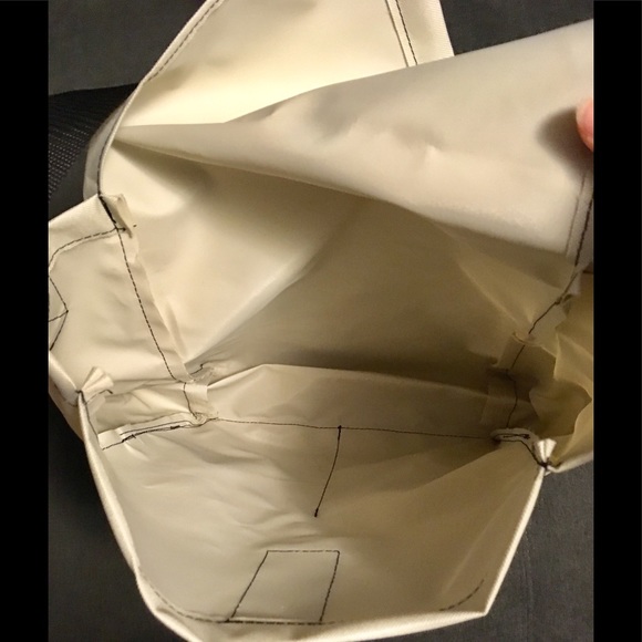 Unisex Minimalist Messenger Bag (NWOT) - Picture 5 of 8